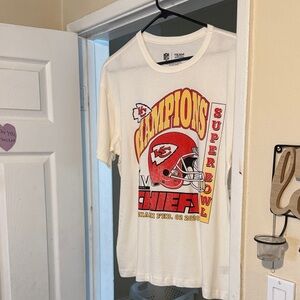 Team Apparel Chiefs Champions Tee - White and Red